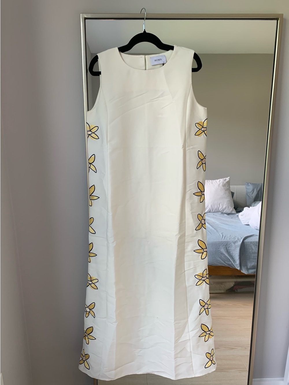 Romy Bloom Shift Cream Maxi Dress With Flowers NWT Size Medium